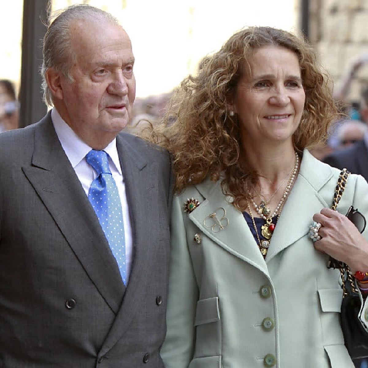 El rey Juan Carlos junto a su hija, la infanta Elena.