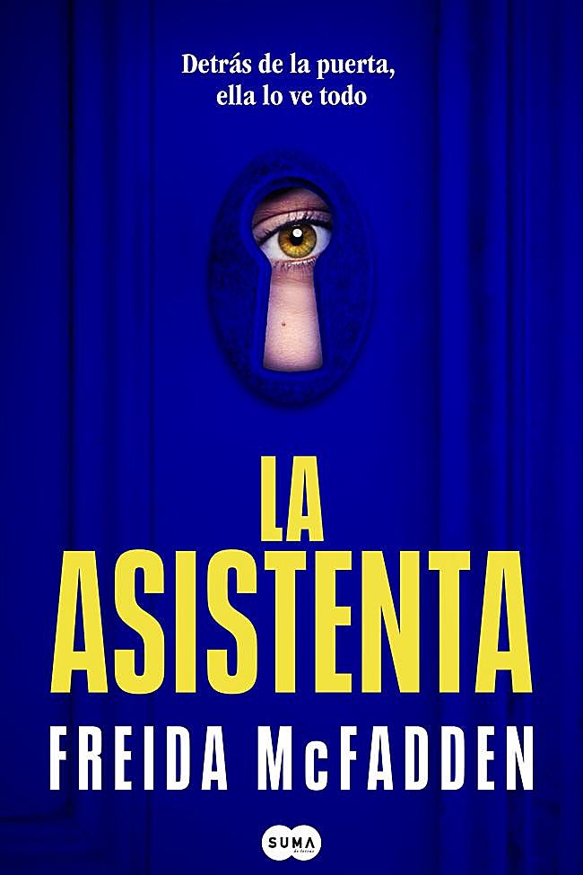 Portada de La asistenta, la novela superventas de Freida McFadden que se convertido en película, con Sydney Sweeney y Amanda Seyfreid como protagonistas.