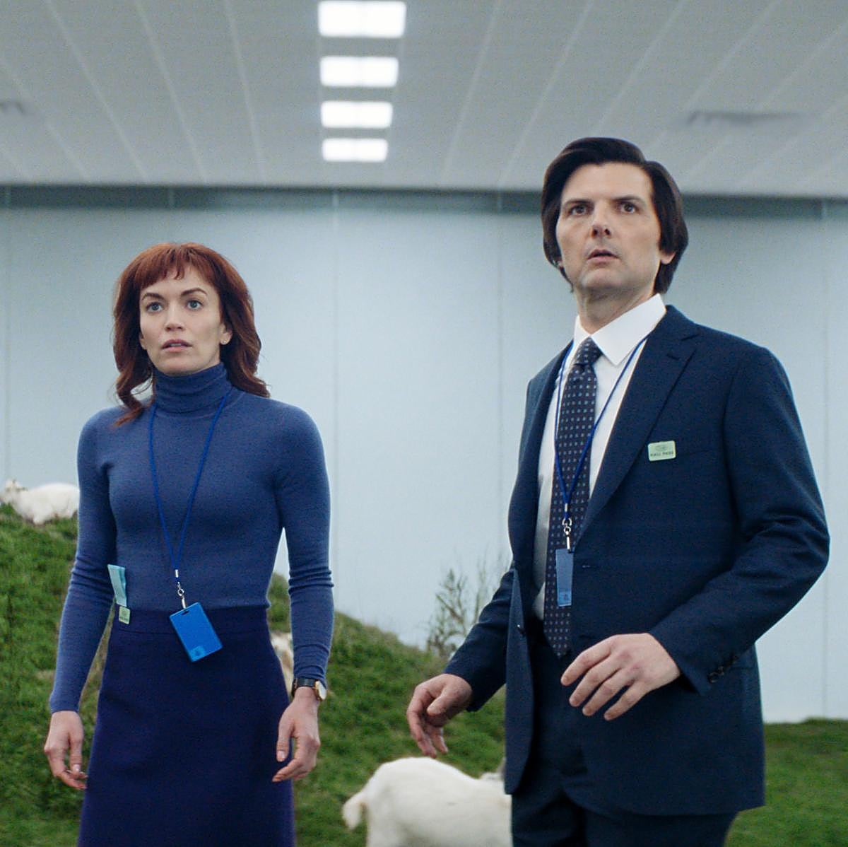 Britt Lower y Adam Scott en una imagen de Separación, la serie con más nominaciones en la edición de 2025 de los Emmys.