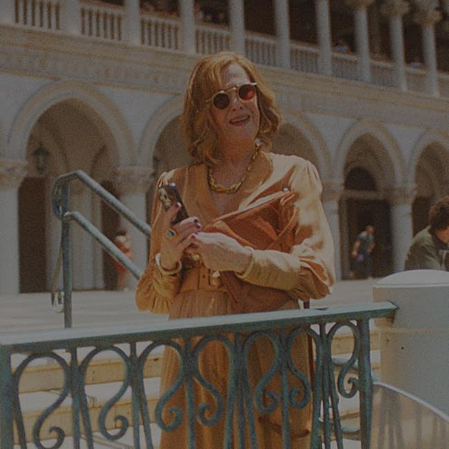 Catherine O'Hara en una imagen de The Studio, la serie con la que ha conseguido una de las dos nominaciones que ha logrado este año.