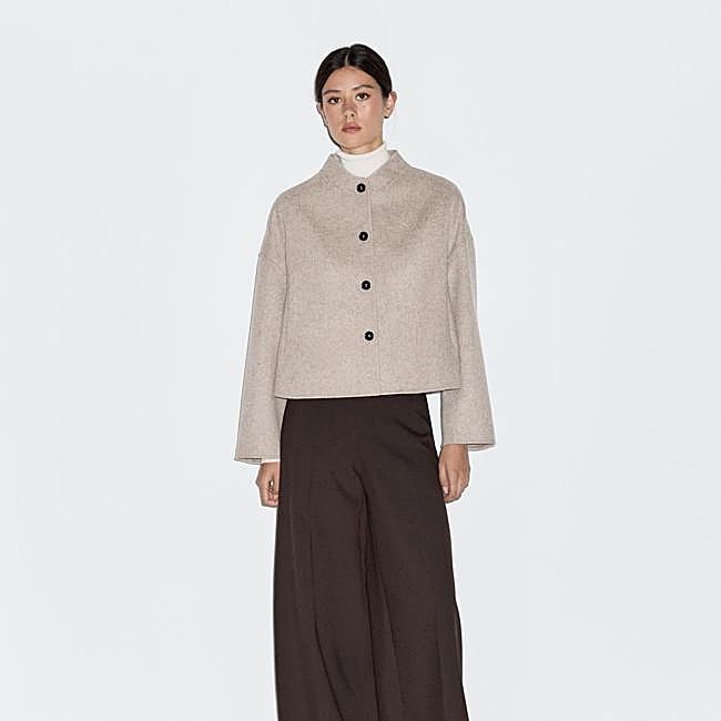 Abrigo corto de lana, 159 euros.