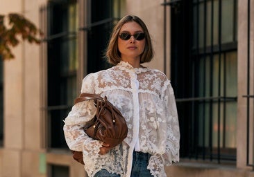 El bolso de hombro es el favorito del otoño: elegancia, versatilidad y estilo en un solo accesorio.