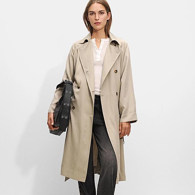 Gabardina clásica de Parfois, 69,99 euros.