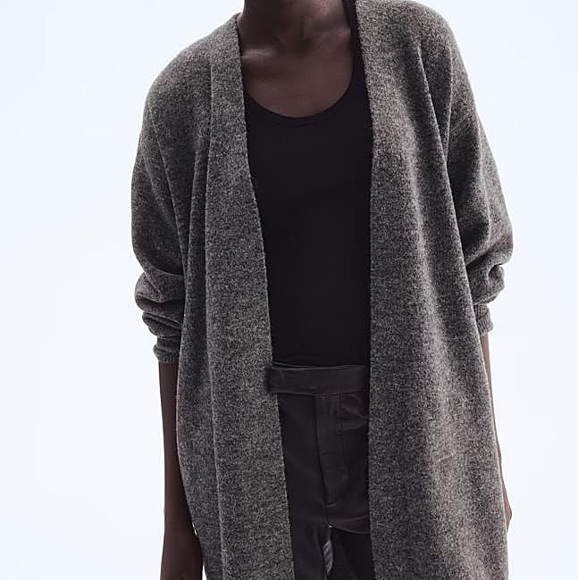 Cárdigan largo, 22,99 euros.