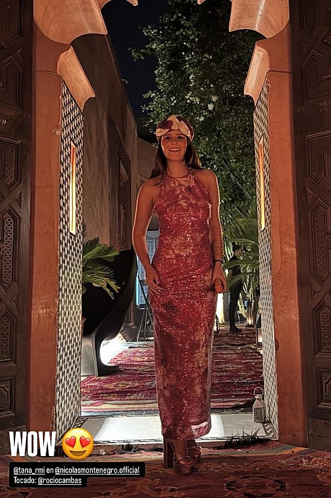 Tana Rivera escogió un vestido rosa de lentejuelas.