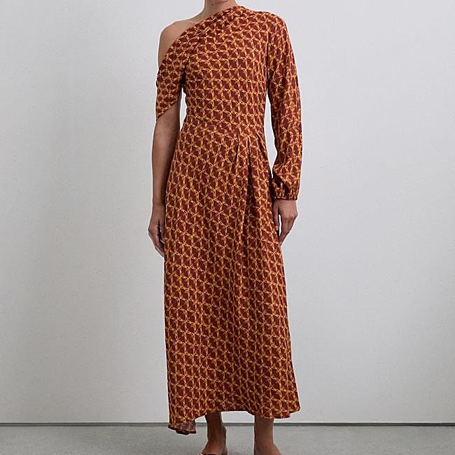 Vestido asimétrico de Scalpers, 89,95 euros.