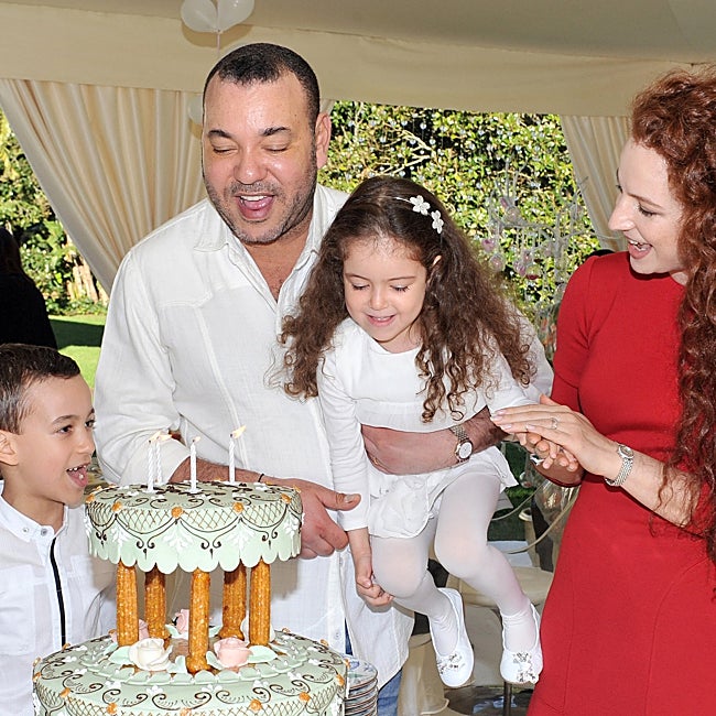Lalla Khadija junto a sus padres y su hermano el día que cumplió cuatro años.