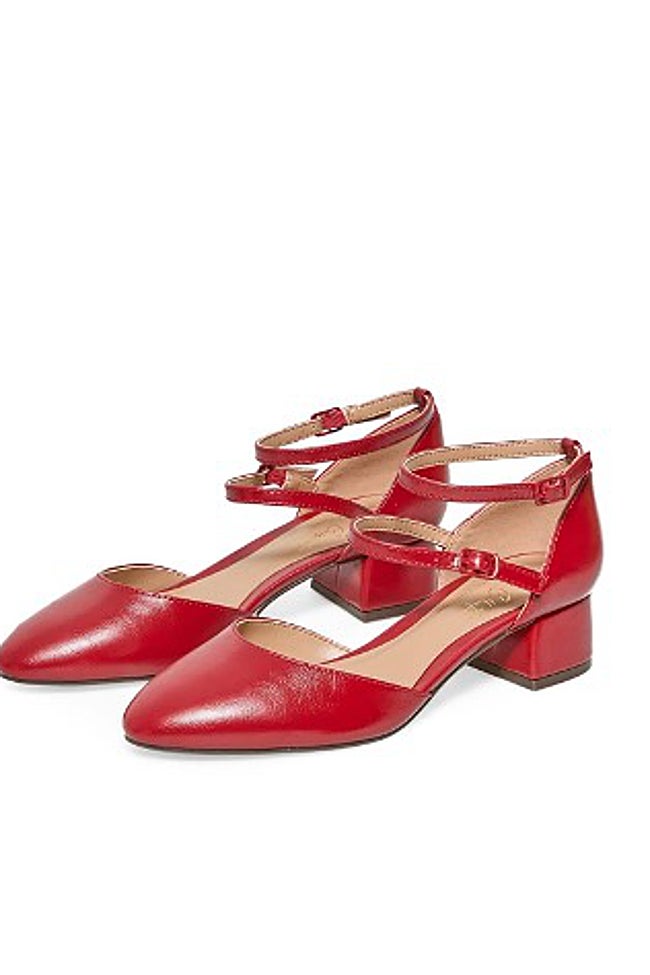 Zapatos rojos de Sfera (25,99 euros)