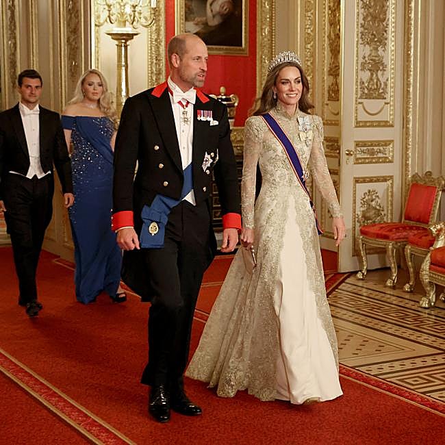 El príncipe Guillermo y Kate Middleton llegando a la cena de gala.