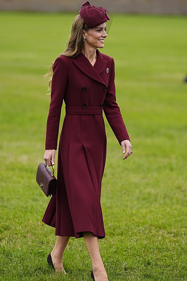 El total look burdeos de Kate Middleton