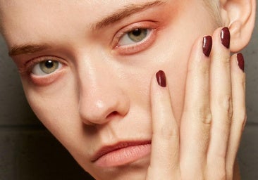 Estas son las manicuras virales del otoño 2025: del clásico granate a los polka dots