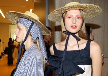 Cómo crear un maquillaje de pasarela con Goyo Acevedo: piel perfecta, labios con brillo y un truco para alargar las pestañas