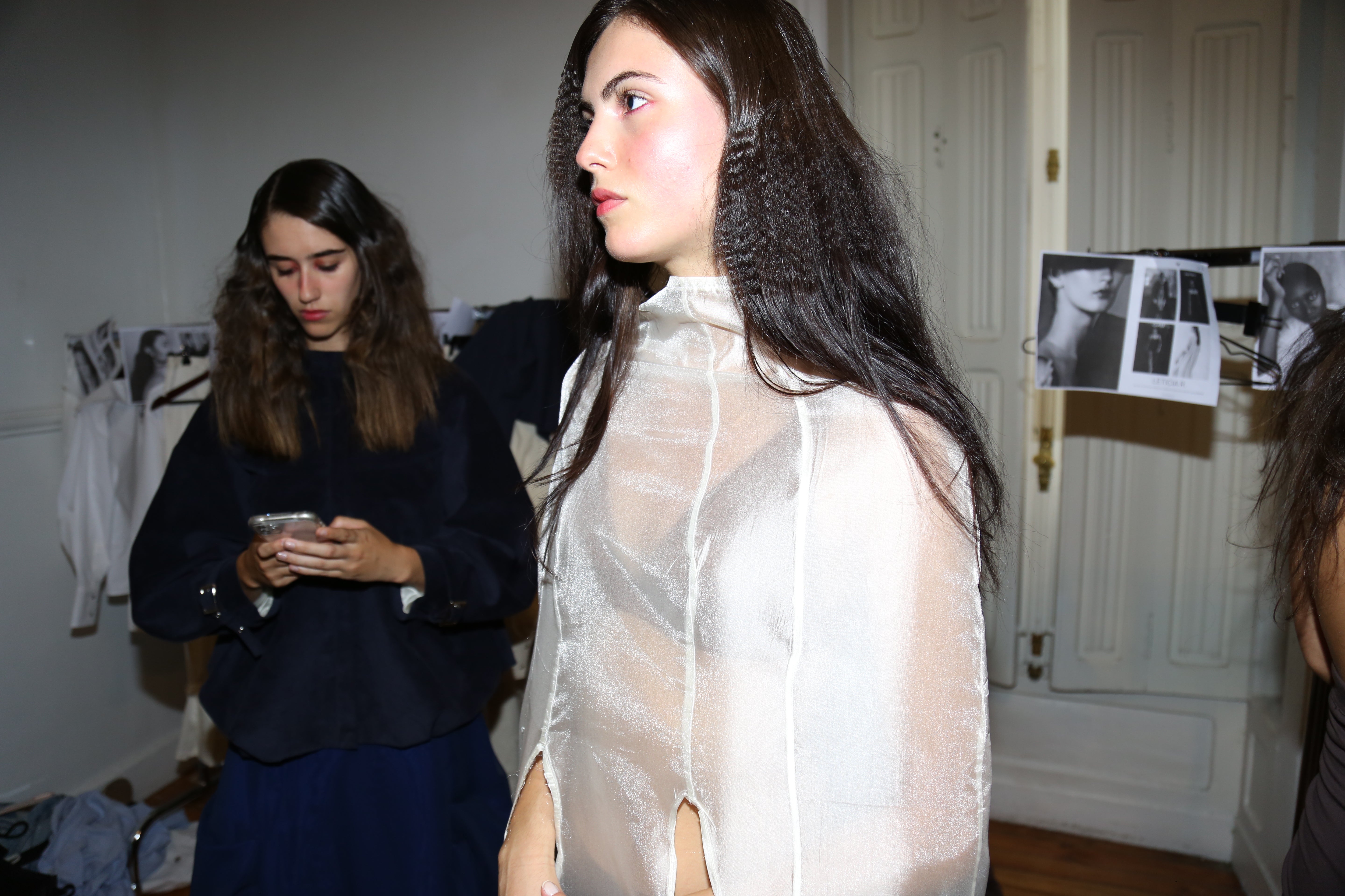 Maquillaje rosa monocolor del desfile de la firma ERAX, una de las tendencia beauty de MEM.