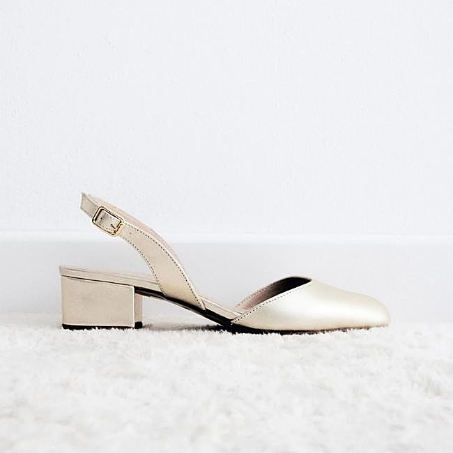 Zapato de tacón metalizado de Bimani.