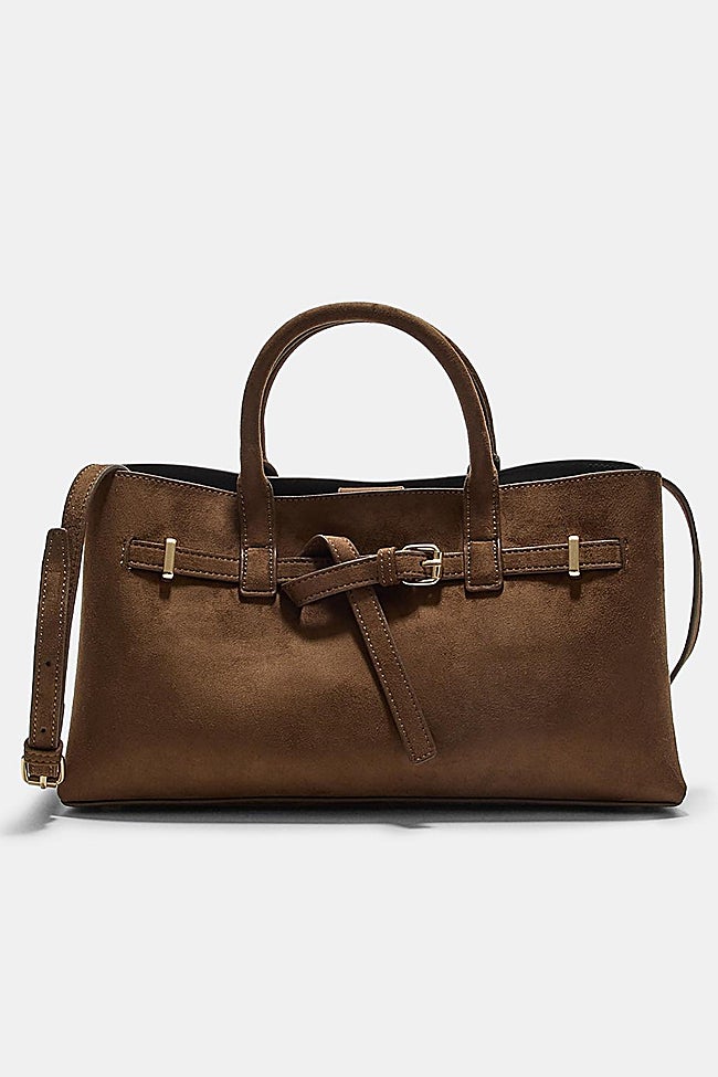 Bolso marrón de Stradivarius (25,99 euros)