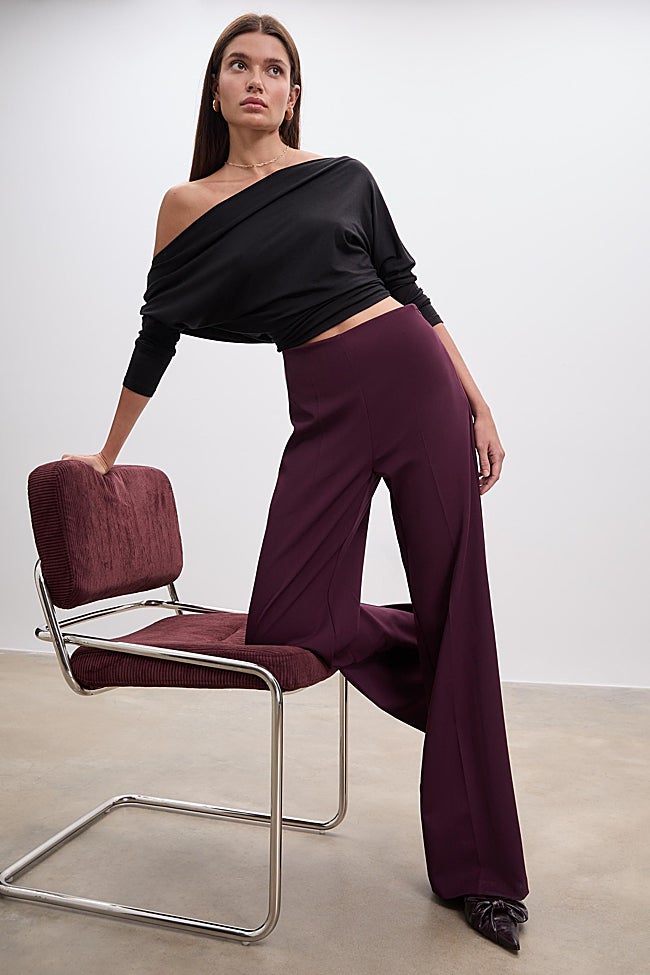 Pantalón de vestir de Stradivarius (27,99 euros)