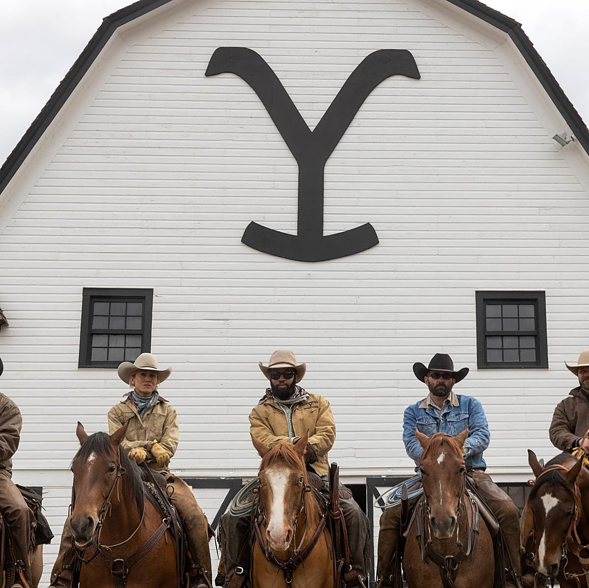 Los vaqueros del rancho Dutton ya se despidieron de la pequeña pantalla pero el universo Yellowstone está muy vivo y regresará pronto.
