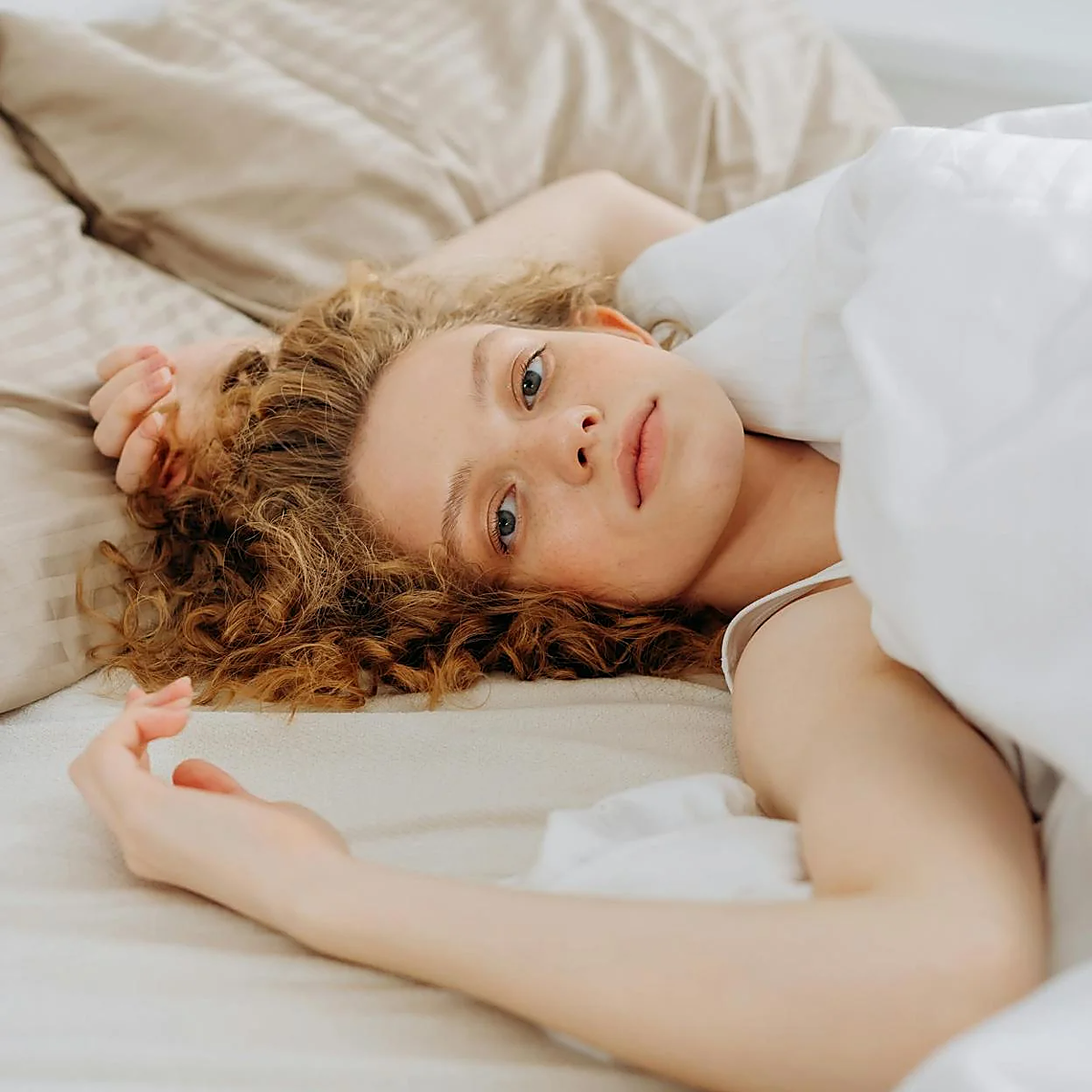 La moda viral de TikTok para conseguir la piel perfecta mientras duermes que preocupa a los médicos