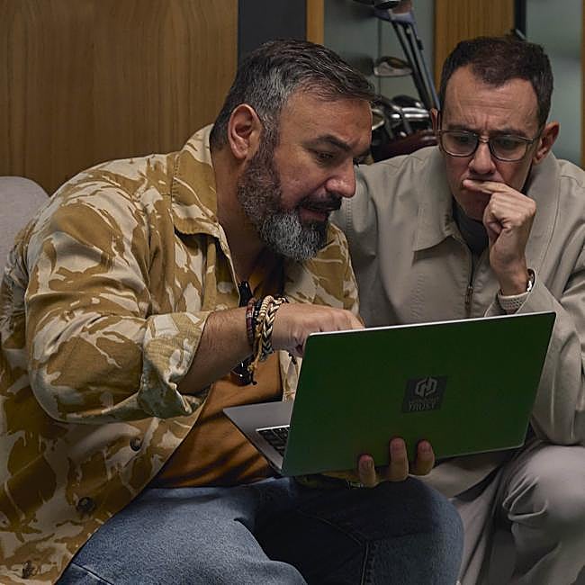 Rober Bodegas y Alberto Casado en un fotograma de la serie que protagonizan y han escrito. Entrepreneurs.