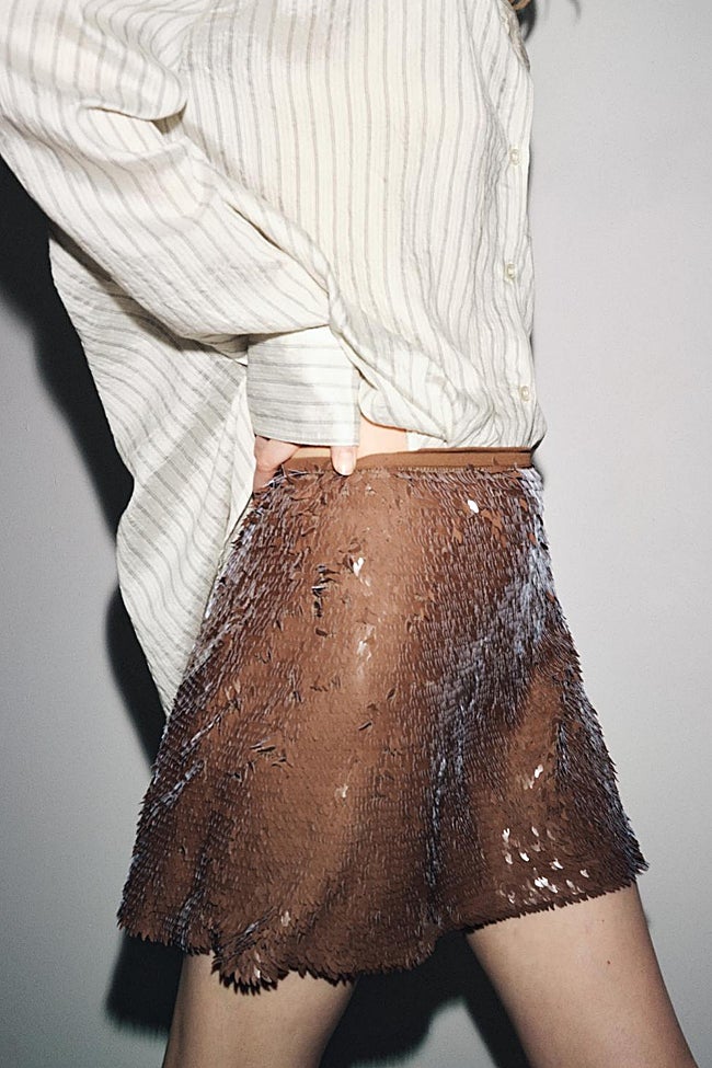 Falda marrón de Zara (29,99 euros)