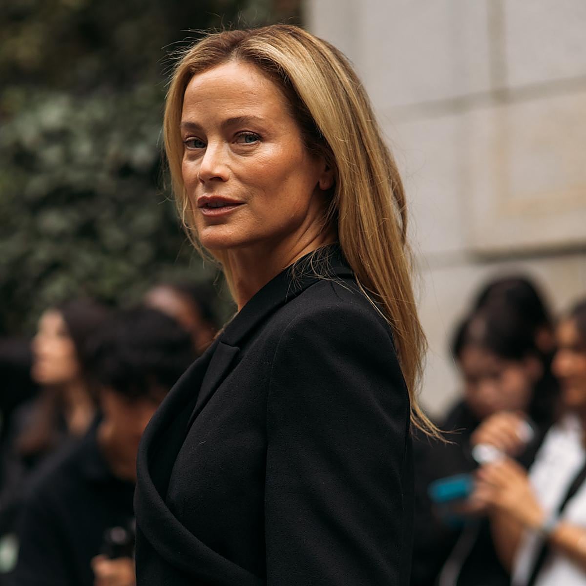 No tienes la piel arrugada, la tienes deshidratada y estos son los mejores sérums de ácido hialurónico para tratarla