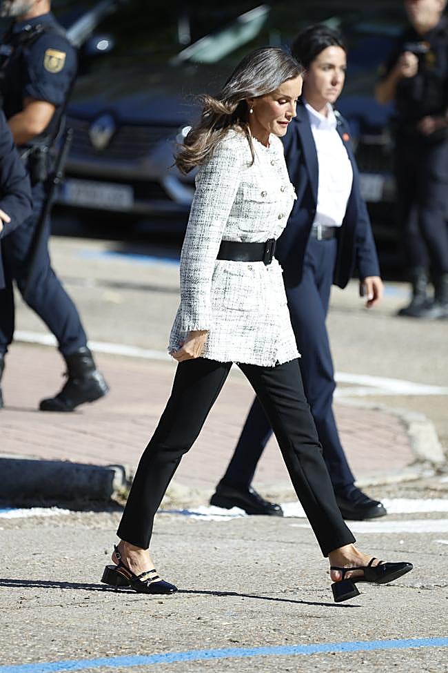 La reina Letizia con zapatos de Sézane.