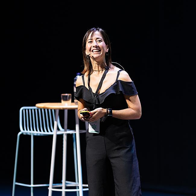 El cerebro, como una radio donde si eliges la emisora correcta disfrutas de la música y sino solo es ruido, según Alba Cardalda.