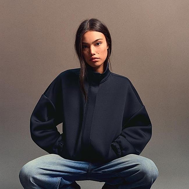 Bomber azul marino de Bershka, 35,99 euros.