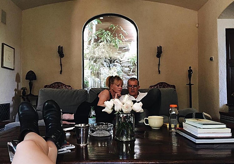 Stella del Carmen retrata a sus famosos padres.