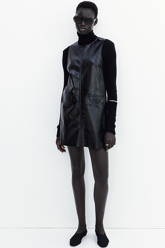 Vestido negro de H&M (34,99 euros)