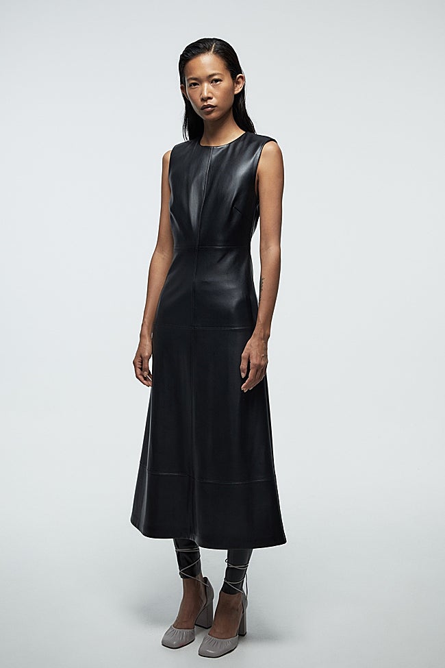 Vestido midi de Sfera (39,99 euros)