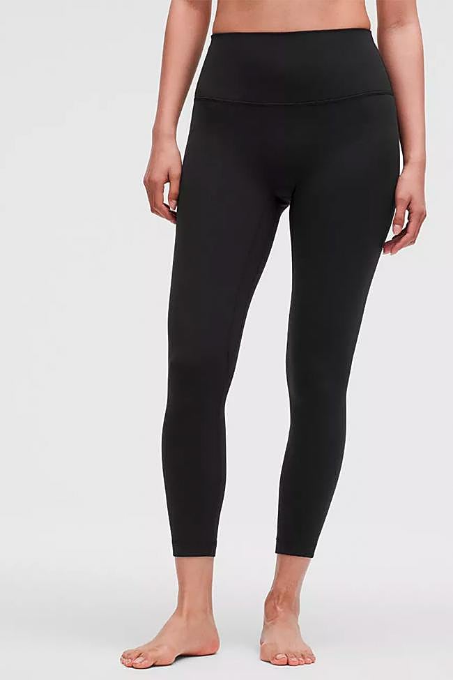 Leggings en color negro Align con tejido Nulu™ de Lululemon..