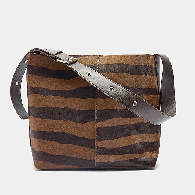 Bolso con animal print de Parfois (69,99 euros)