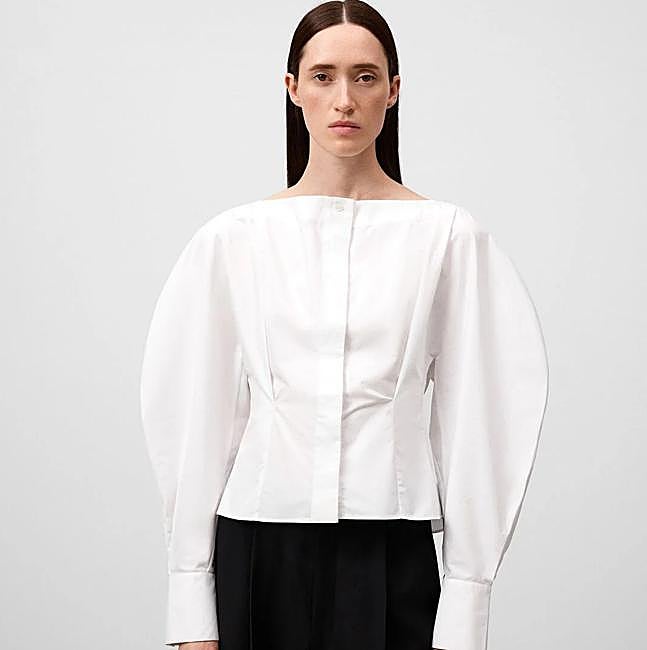 Camisa con mangas XXL de Adolfo Domínguez, 149 euros.