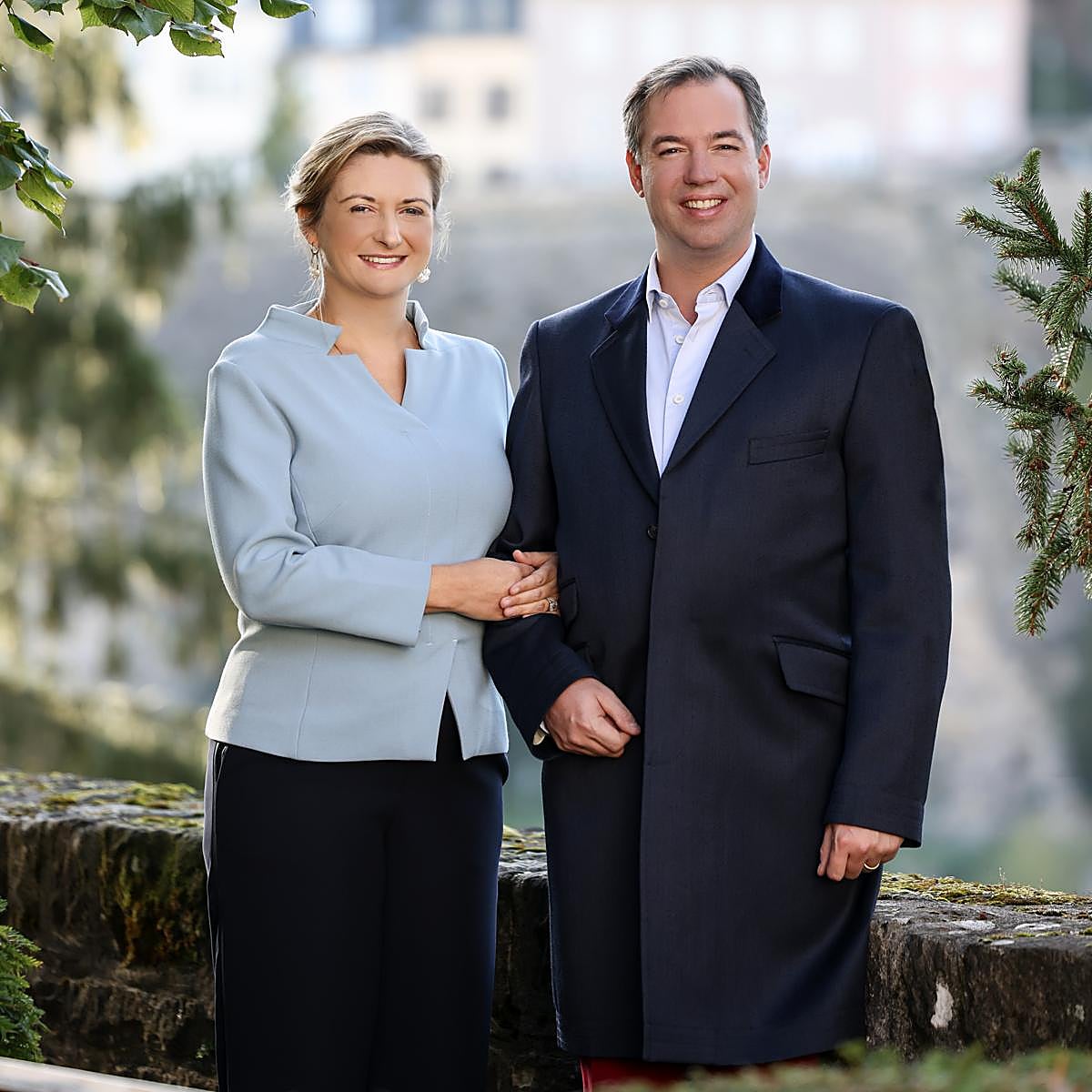 El príncipe Guillermo y la princesa Estefanía de Luxemburgo, en un retrato oficial de 2022.