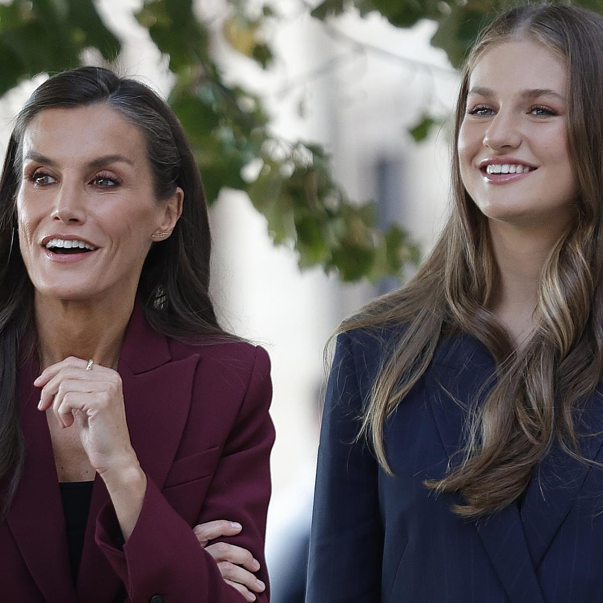 La reina Letizia y la princesa Leonor, durante su visita a varias localidades de Navarra.