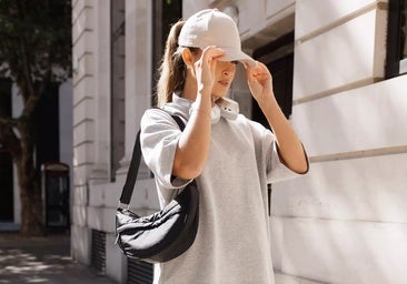 Las compras de Stradivarius de la semana: zapatos destalonados, pantalones masculinos y vestidos espectaculares