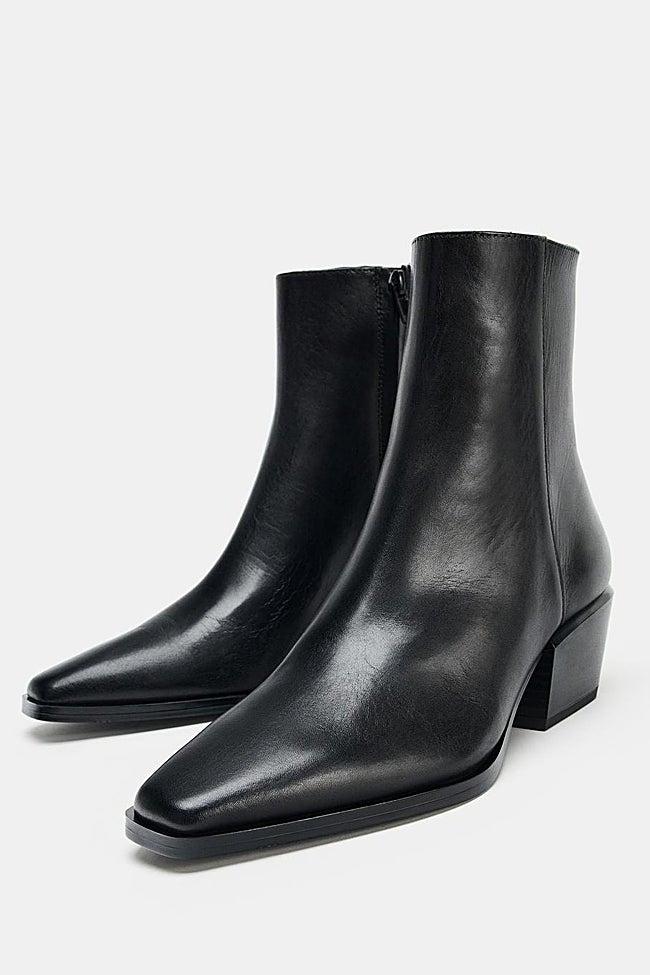 Botines negros de Zara (59,95 euros)