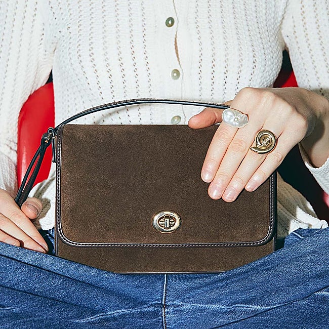 Bolso bandolera de piel de Sfera (25,99 euros)