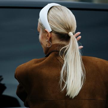 Imagen secundaria 1 - Es malo hacerse la raya del pelo siempre para el mismo lado: los consejos de una dermatóloga