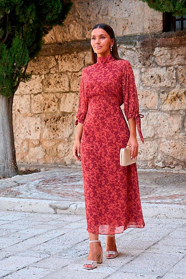 Vestido midi con estampado de flores de Polin et Moi.