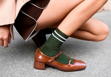 Zapatos mary jane con tacón medio: el calzado elegante y cómodo que aprueban las royals en 2025