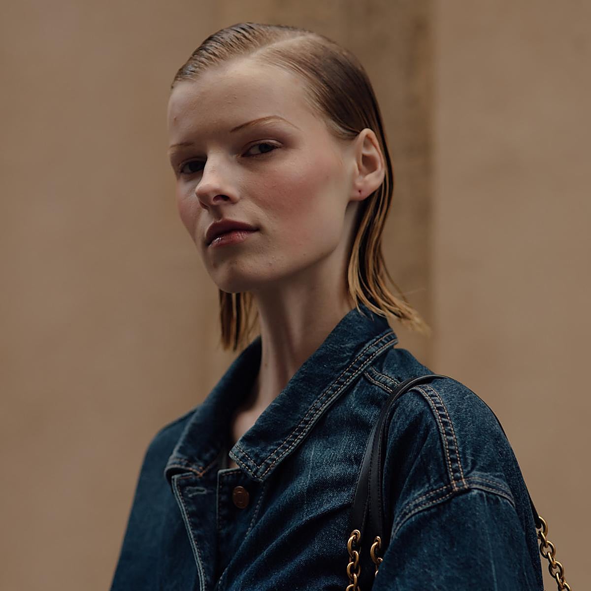 Este es el truco que las modelos y periodistas de moda utilizan.