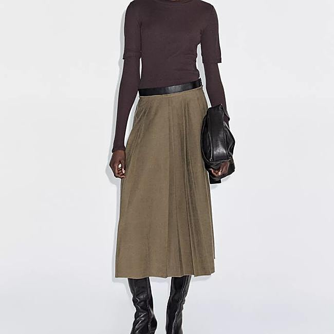 Falda marrón, 89,95 euros.