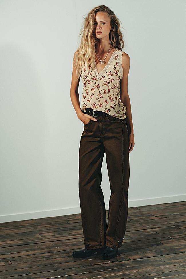 Jeans TRF Baggy Balloon tiro medio de Zara.