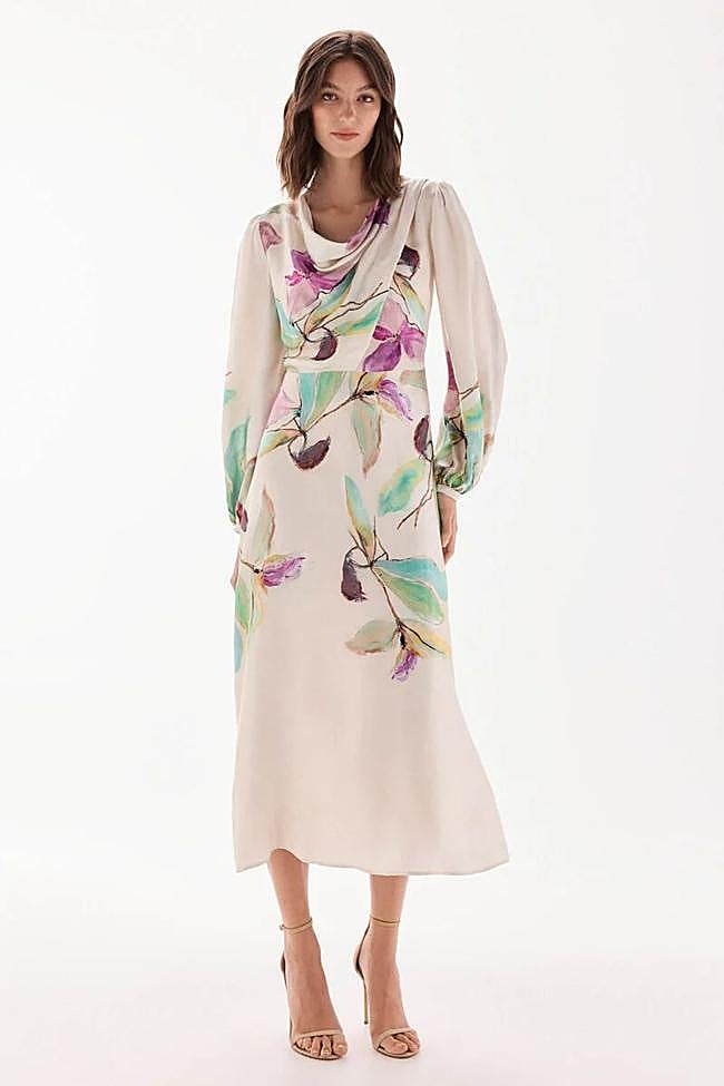 Vestido estampado flores posicionado (169€ en Cortefiel)