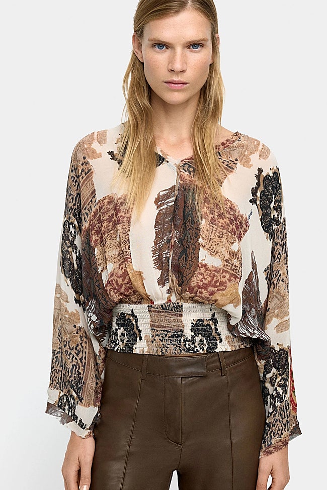 Blusa estampada de Parfois (29,99 euros)