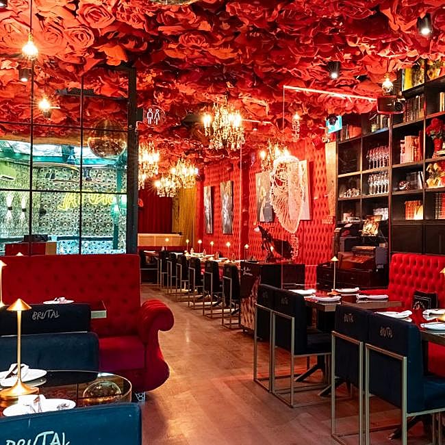 Inclán Brutal Bar.
