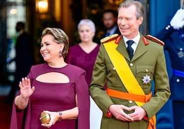 El último look de María Teresa de Luxemburgo como Gran Duquesa: error de protocolo en la proclamación del príncipe Guillermo