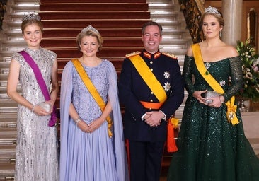 Lo mejor del banquete de gala en Luxemburgo: la enorme tiara de Máxima y el vestido maravilloso de Amalia de Holanda